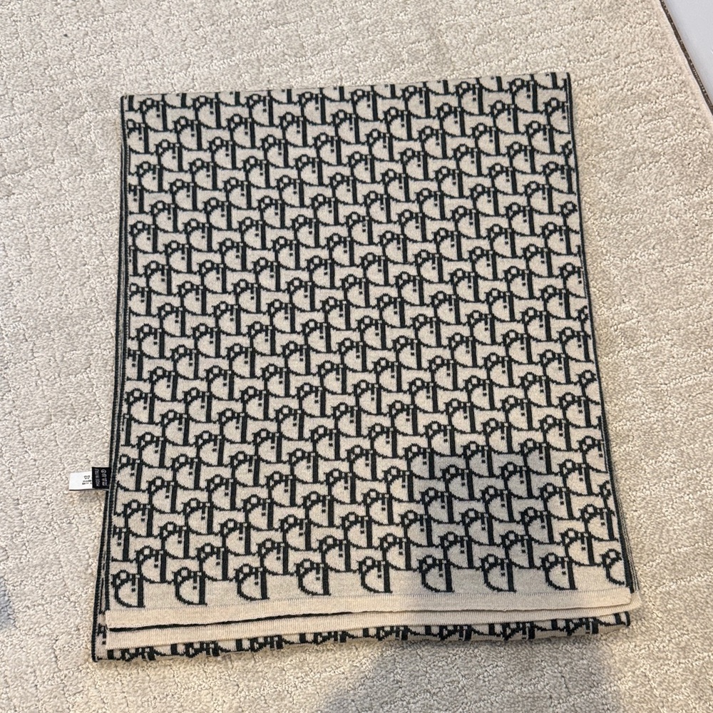 Dior Cream and green wool scarf
